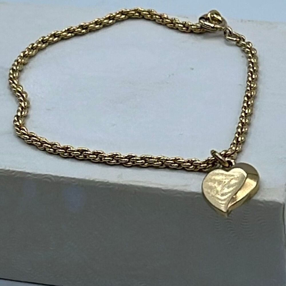 Vintage 6.5” Speidel “T” engraved heart charm bracelet.